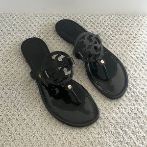 TORY BURCH MILLER SANDALS BLACK PATENT LEATHER LIKE NEW CONDITION